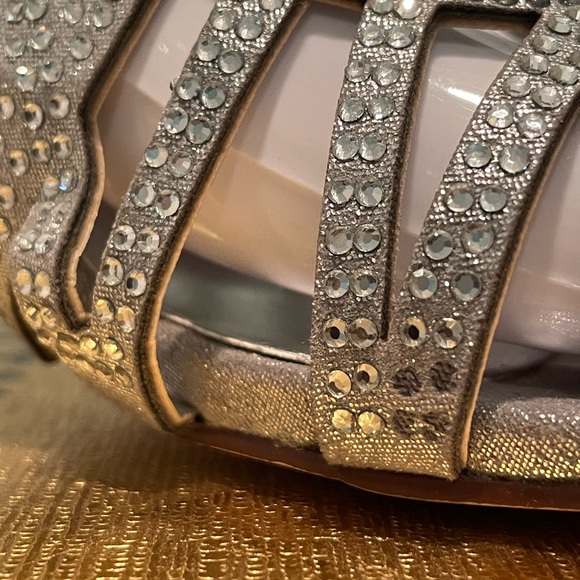 Lady Couture Beauty mid heel cut out sling back evening sandal. Silver. Size 40 - Picture 11 of 11